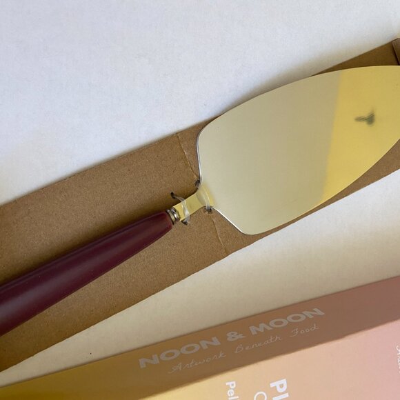 Noon & Moon Cherry Lacquer Pie Server - Picture 6 of 6